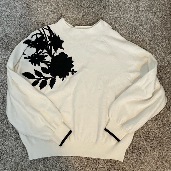 Anthropologie White Mock Neck Sweater embroidered appliqué Floral Accent size XL - Picture 3 of 3